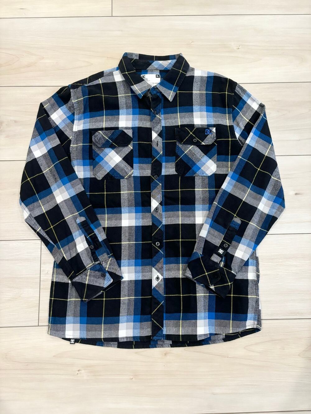 DC Shoes Y2K skater grunge blue & black plaid long sleeve 
flannel Men’s size XL